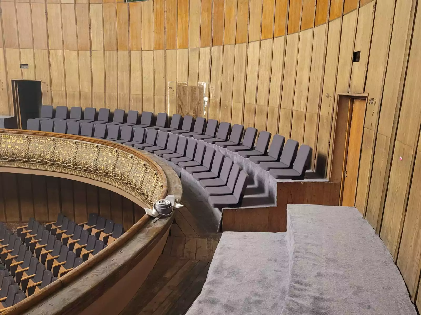 Our premium auditorium seats enhance the comfort and style of this modern performance venue. Image